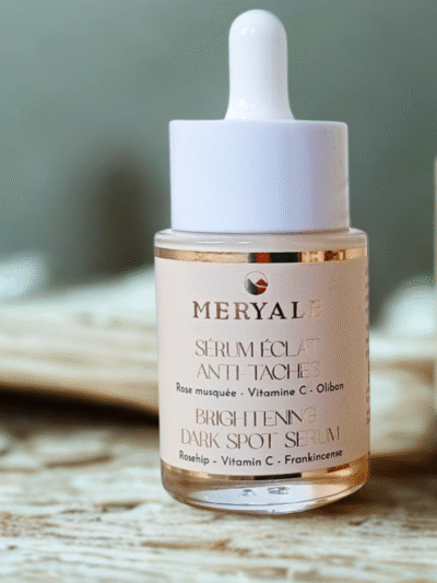 Le Sérum Éclat Anti-Tâche renforcer la fermeté et offrir une peau visiblement plus lisse, lumineuse et unifiée. Adapté à tous les types de peau